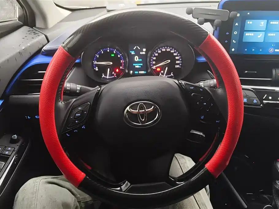 Toyota C-HR 2023 — фото 15