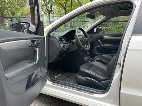 Volkswagen Lavida 2013