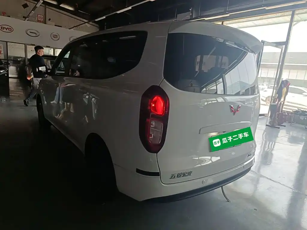 Wuling Hongguang New Energy 2025