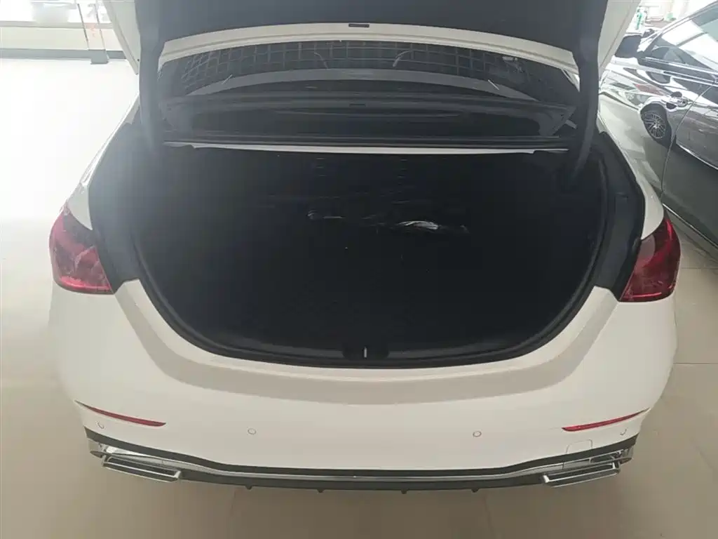 Mercedes-Benz C-Class 2025 — фото 19
