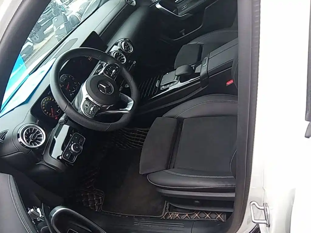 Mercedes-Benz A-Class 2023 — фото 15