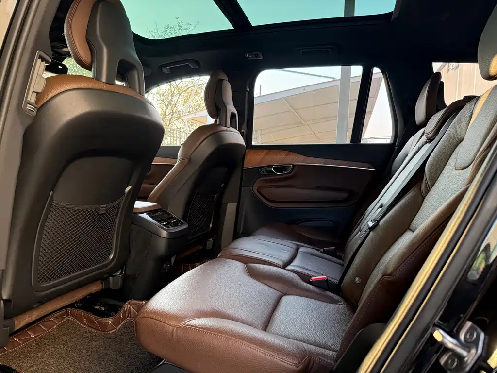 Volvo XC90 2020 — фото 10