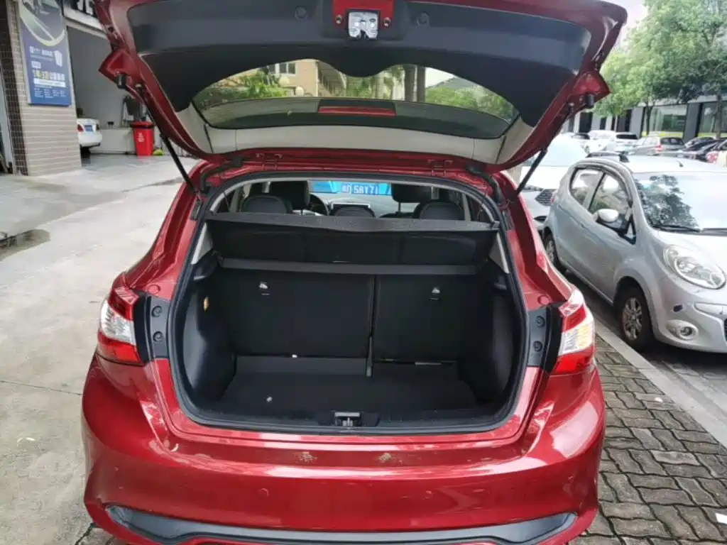 Nissan Tiida 2018 — фото 19