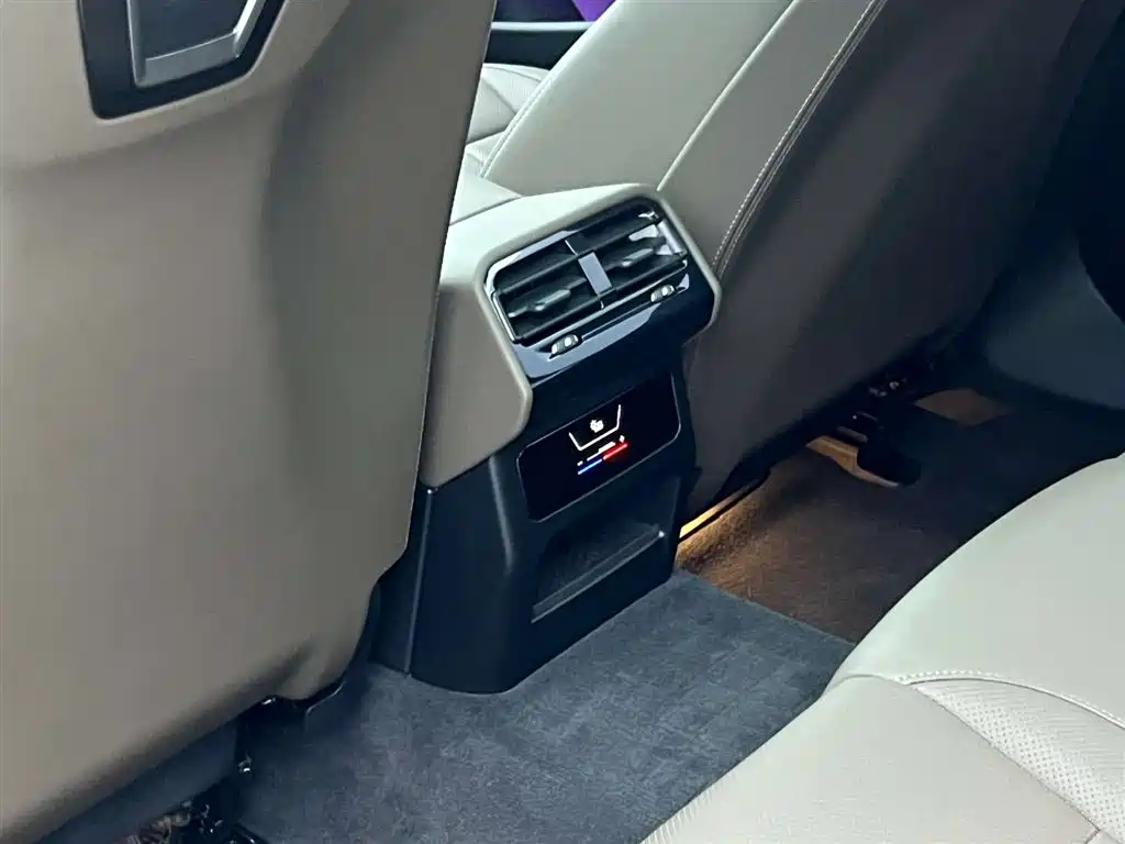BMW 5 Series 2024 — фото 16