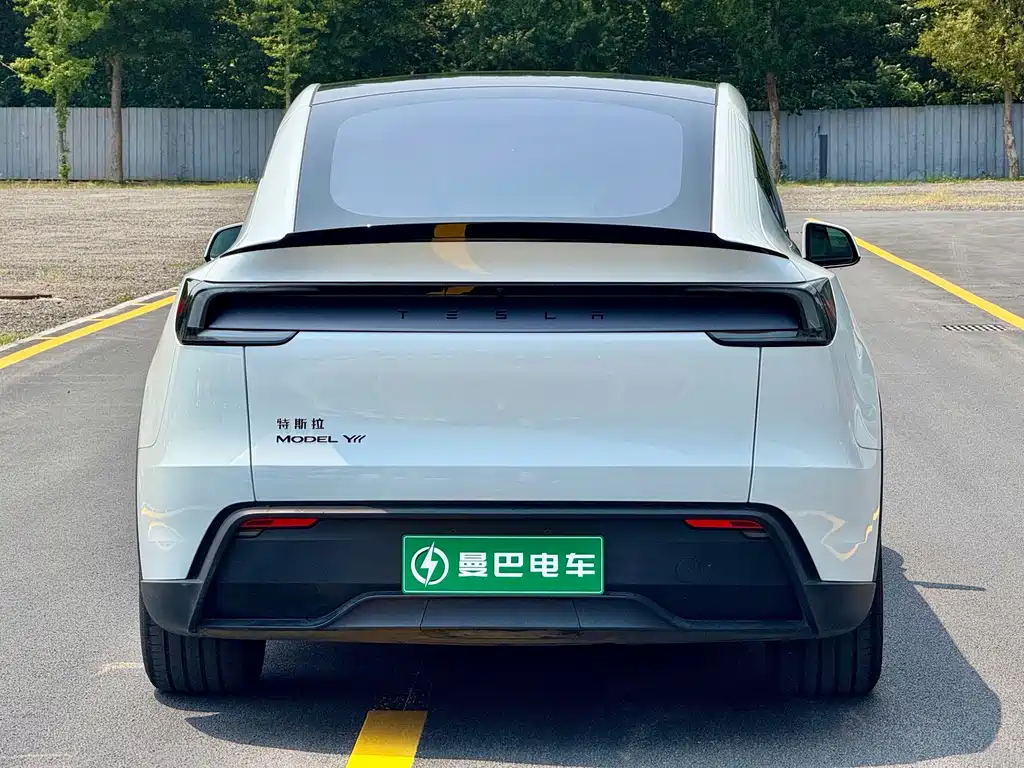 Tesla Model Y L 2025