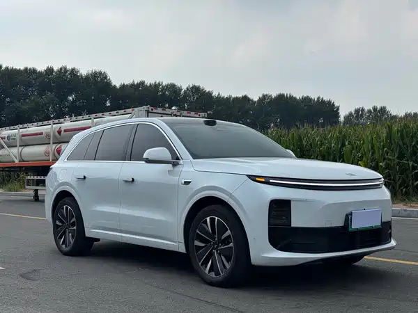 Li Auto L6 2025