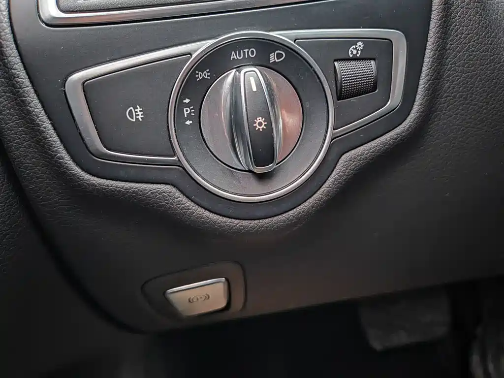 Mercedes-Benz C-Class 2017 — фото 17