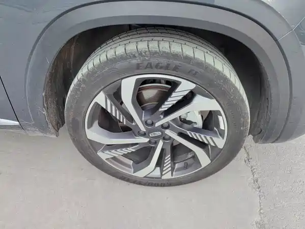 Geely Xingyue L 2024