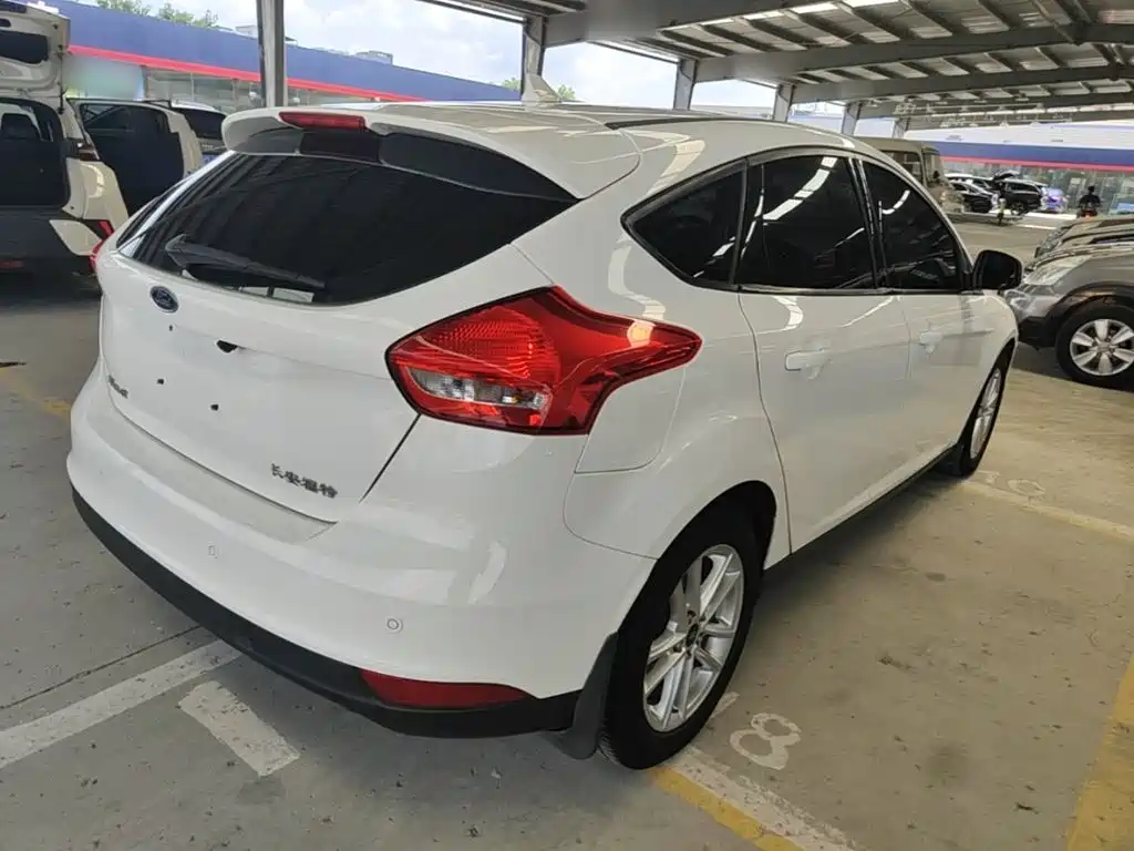 Ford Focus 2015 — фото 7