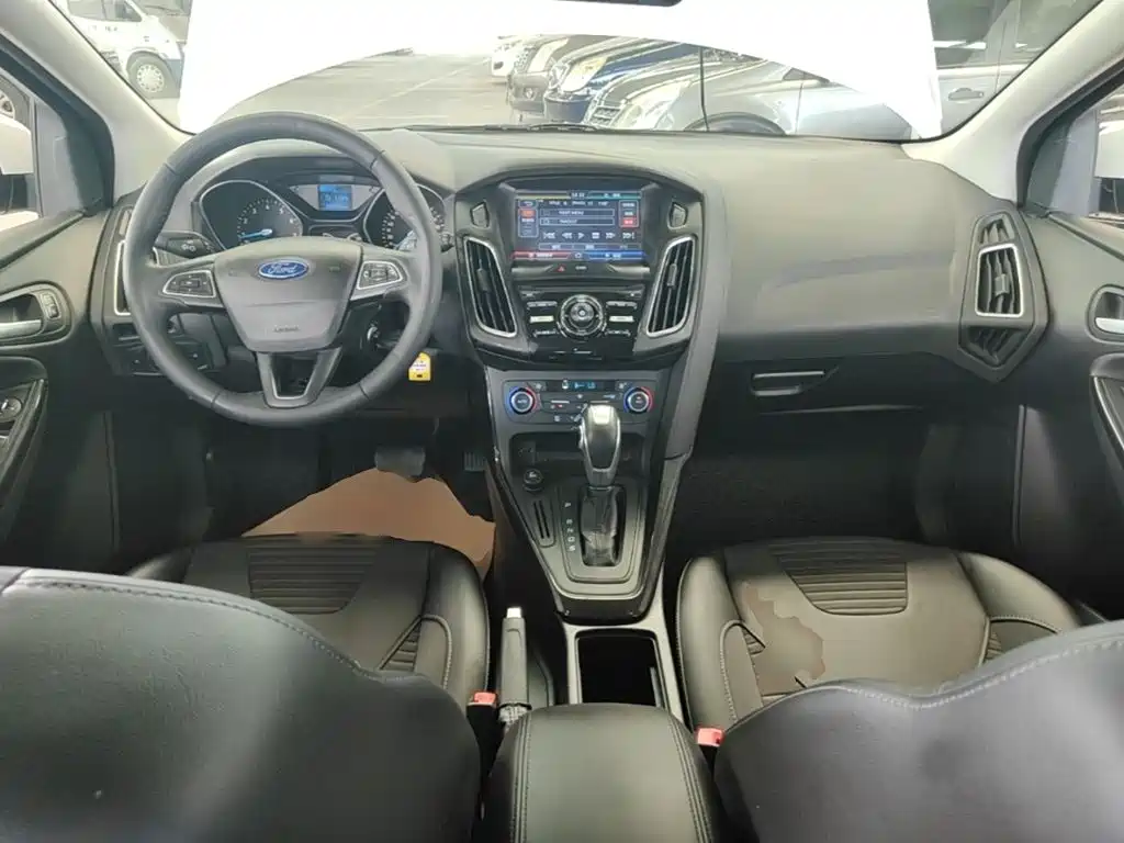 Ford Focus 2015 — фото 10