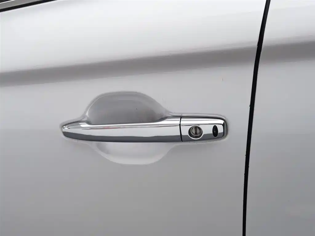 Mitsubishi Outlander 2018 — фото 18
