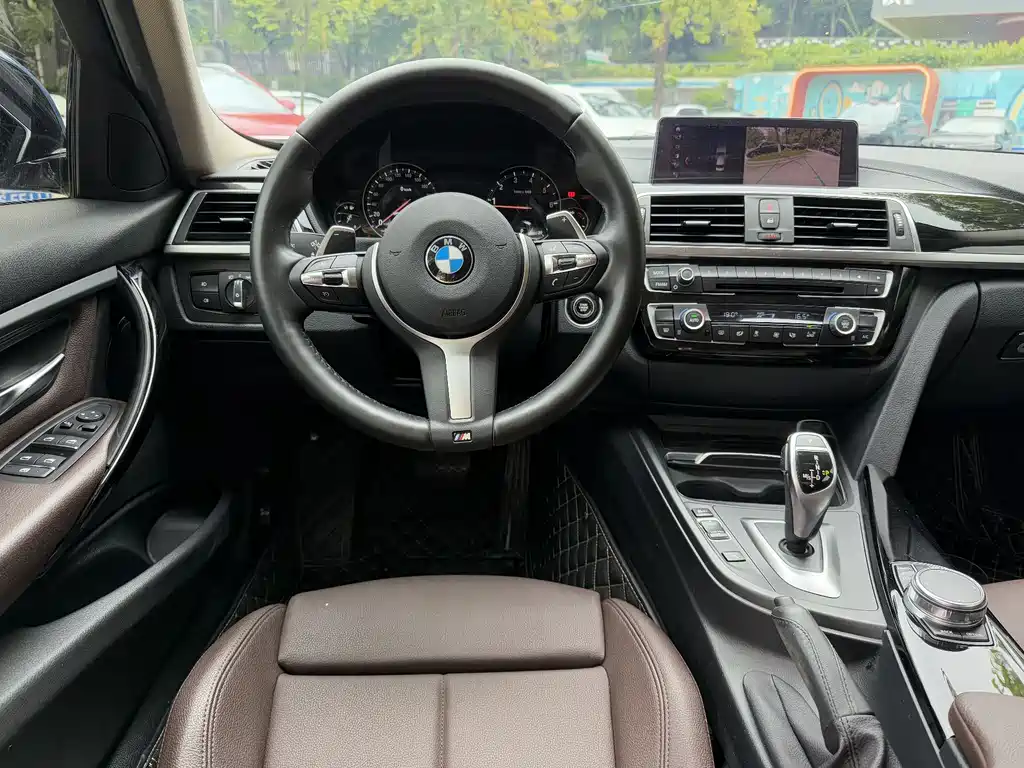 BMW 3 Series 2019 — фото 10