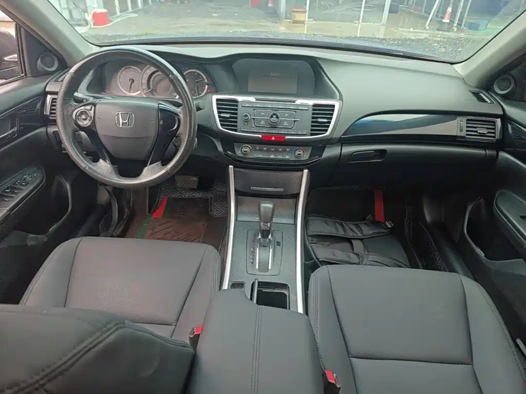 Honda Accord 2016 — фото 10