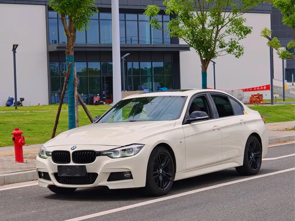 BMW 3 Series 2019 — фото 1