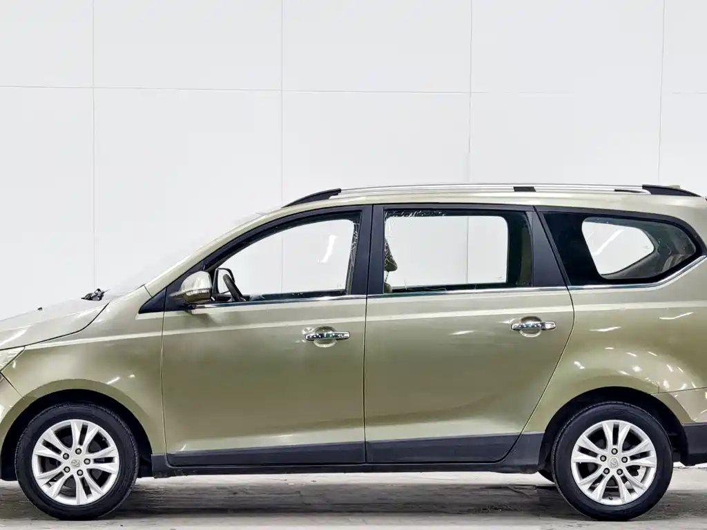 Baojun 730 2015