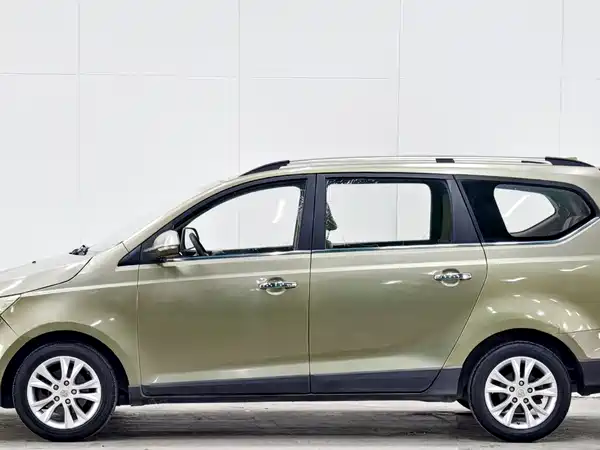 Baojun 730 2015