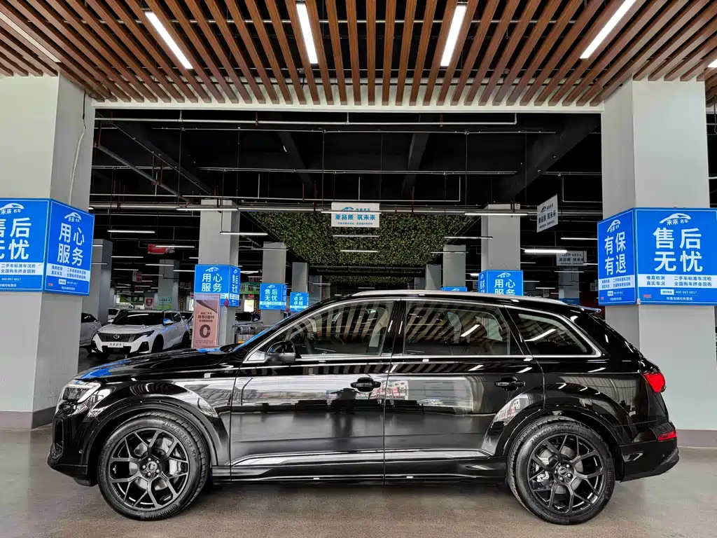 Audi Q7 2025 — фото 17