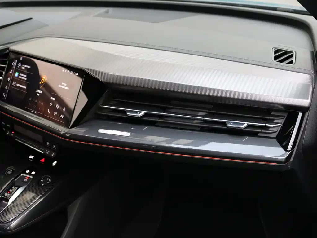 Audi Q4 e-tron 2023 — фото 14