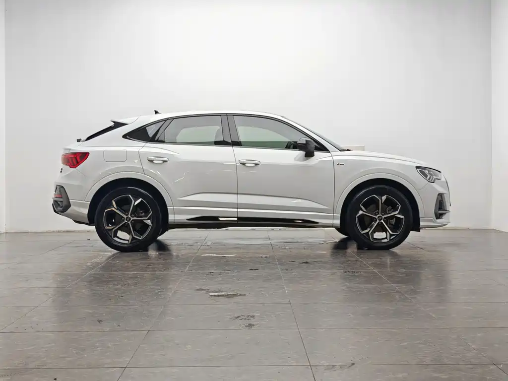 Audi Q3 Sportback 2024 — фото 11