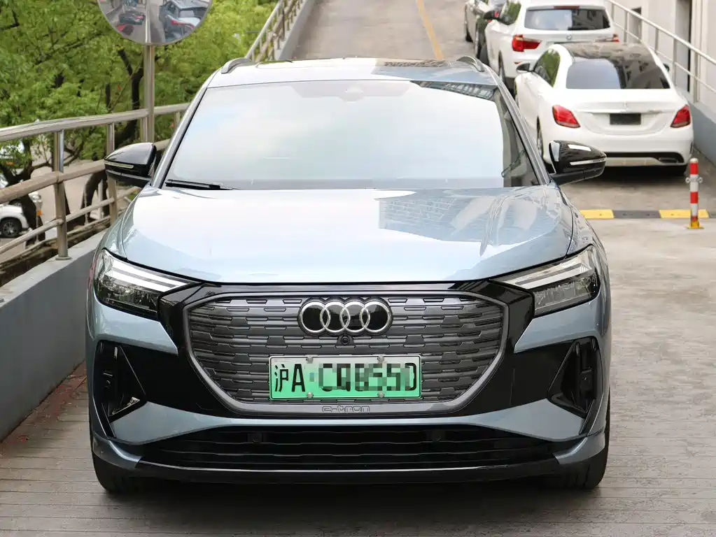 Audi Q4 e-tron 2023 — фото 4