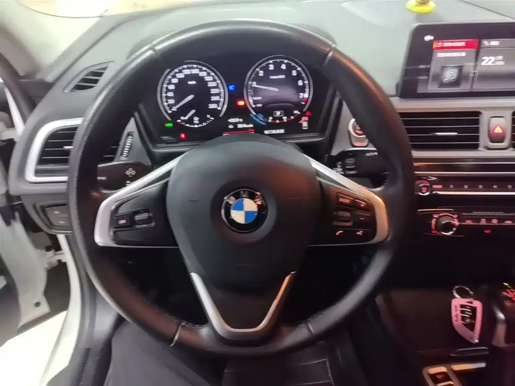 BMW 1 Series 2019 — фото 11