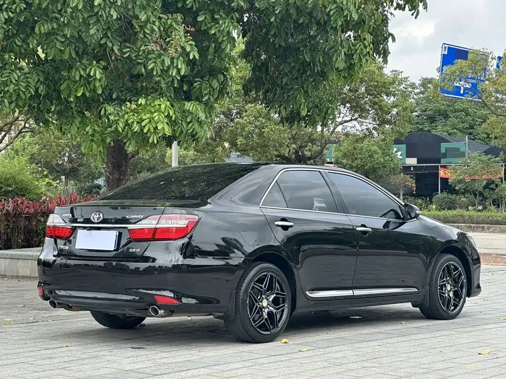 Toyota Camry 2016 — фото 9