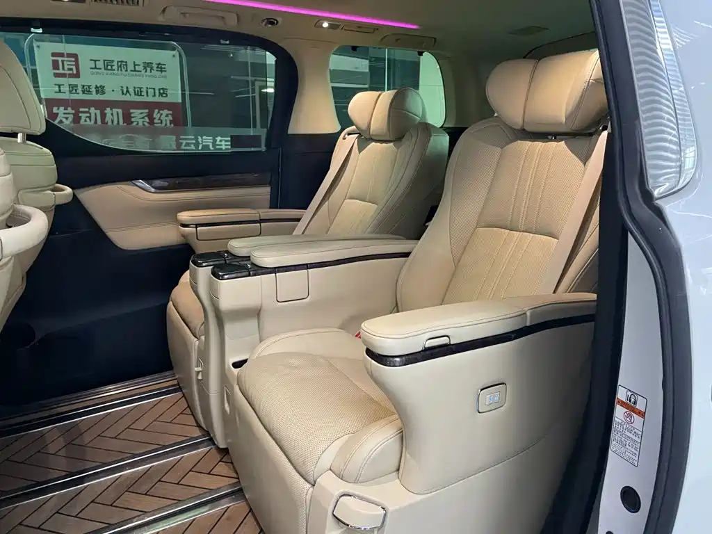 Toyota Alphard 2021 — фото 9