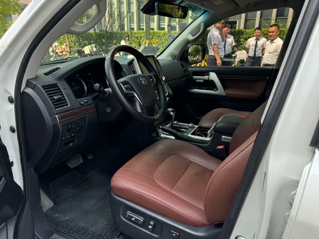 Toyota Land Cruiser 2017 — фото 7