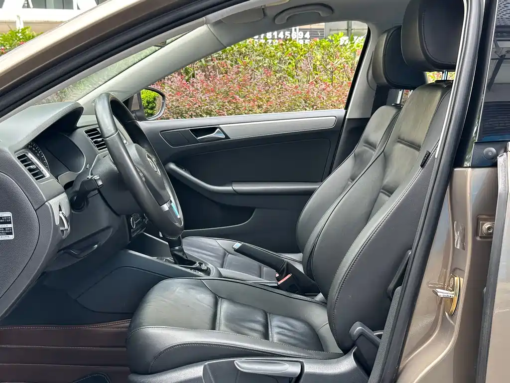 Volkswagen Sagitar 2014