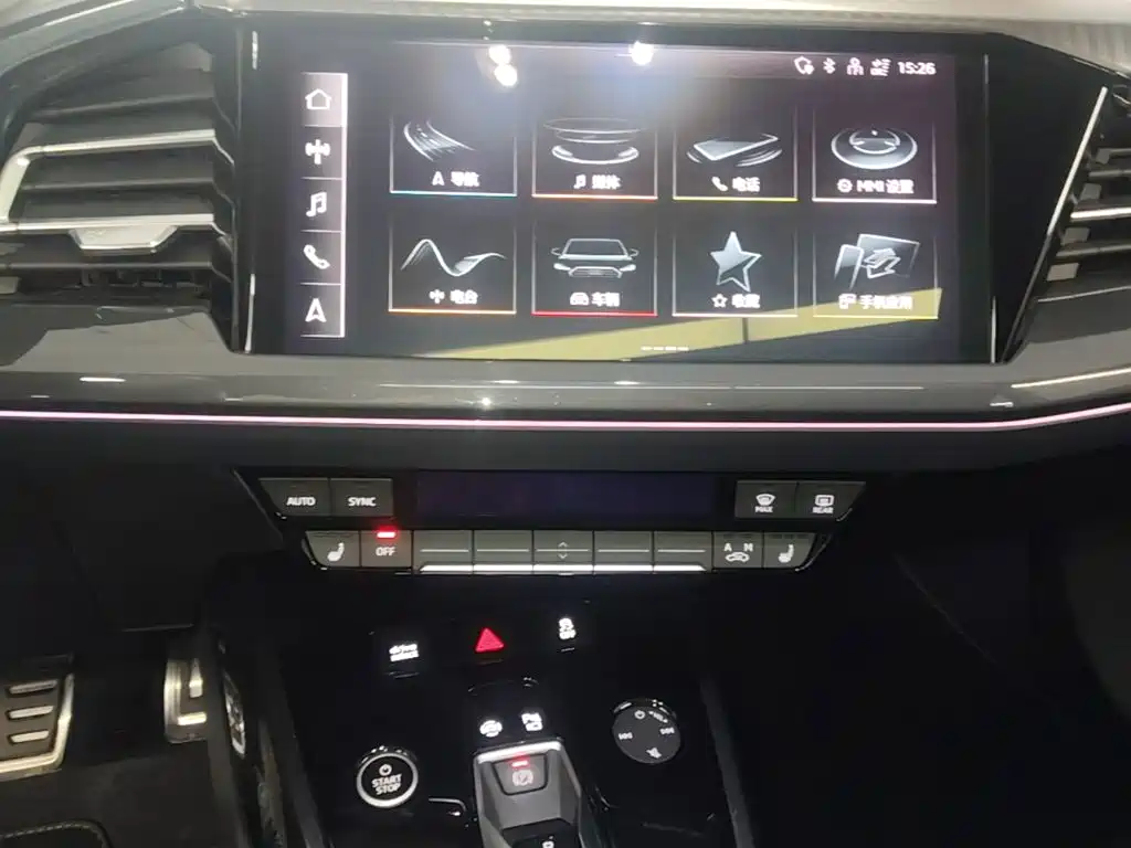 Audi Q4 e-tron 2025 — фото 20