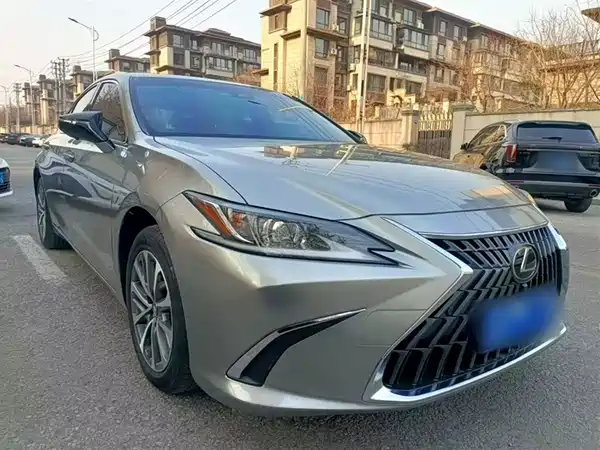 Lexus ES 2021