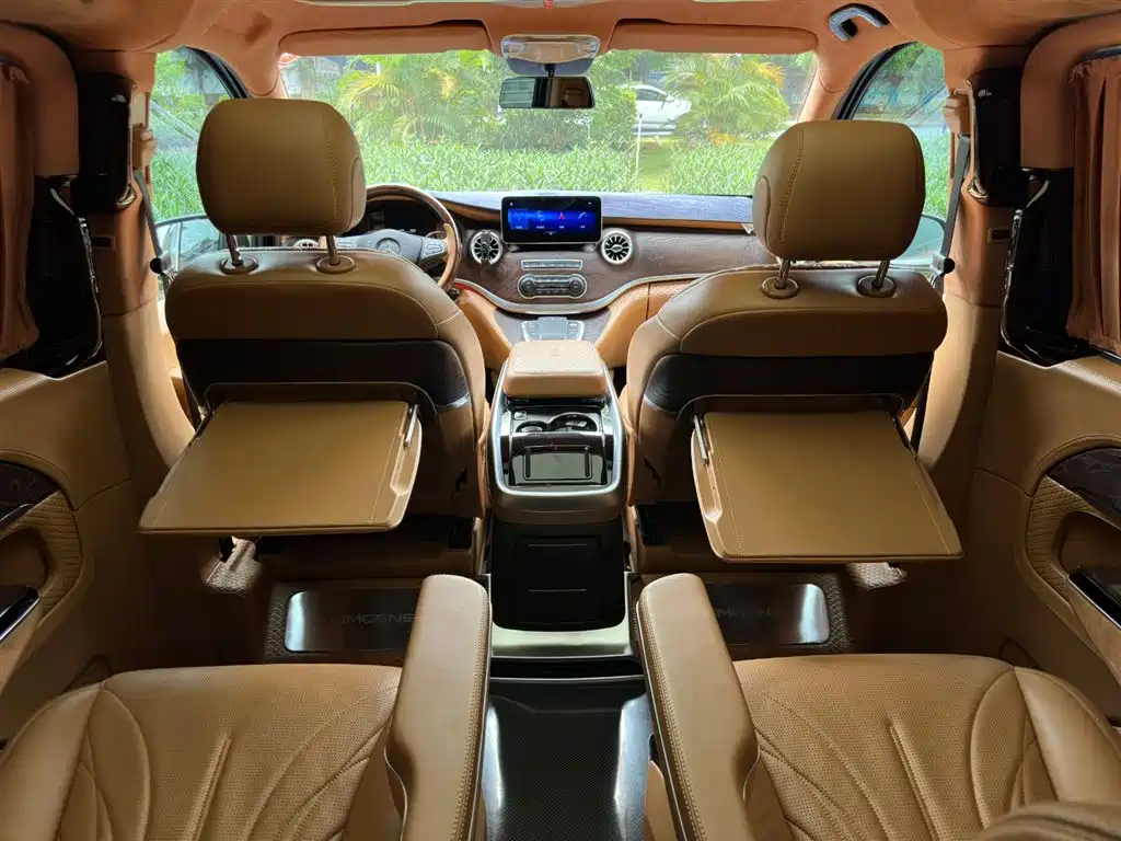 Mercedes-Benz V-Class 2023 — фото 26