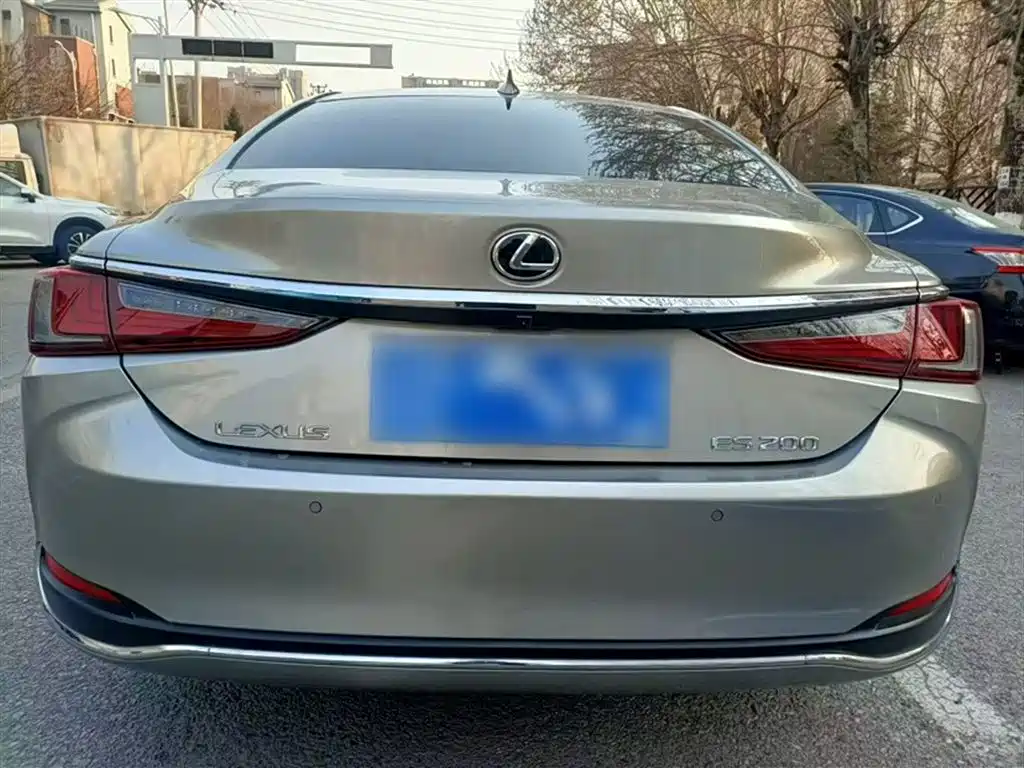 Lexus ES 2022 — фото 12