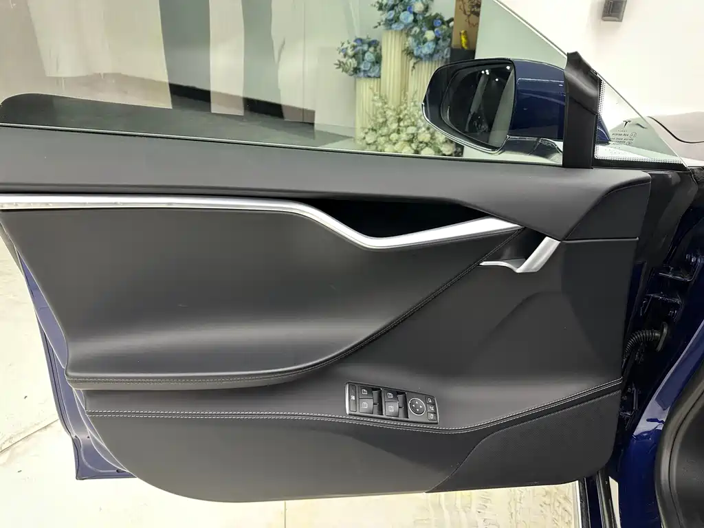 Tesla Model S 2018 — фото 15