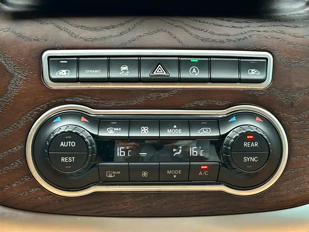 Mercedes-Benz V-Class 2023 — фото 48