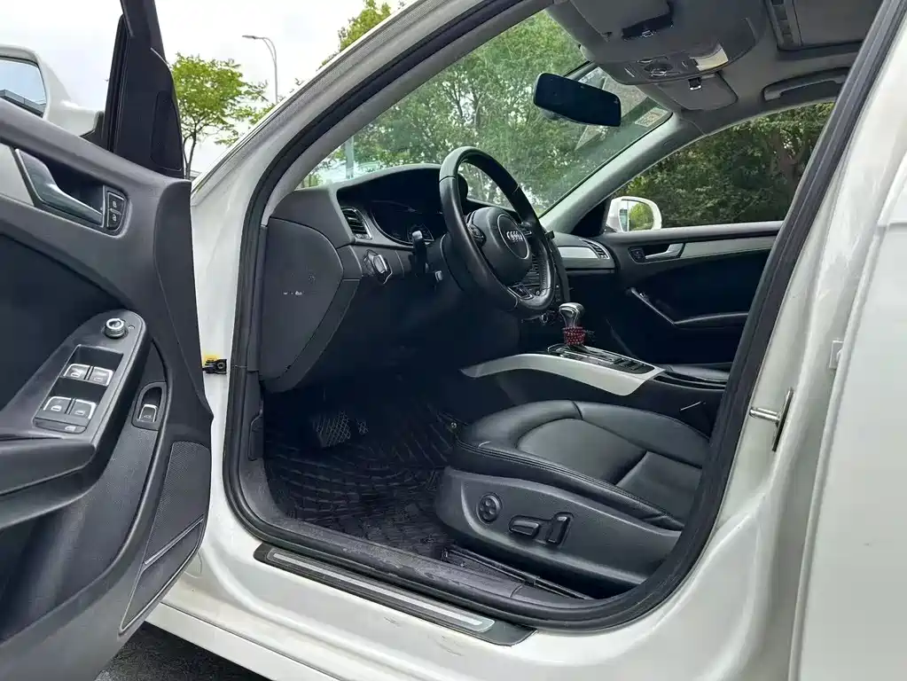 Audi A4L 2012