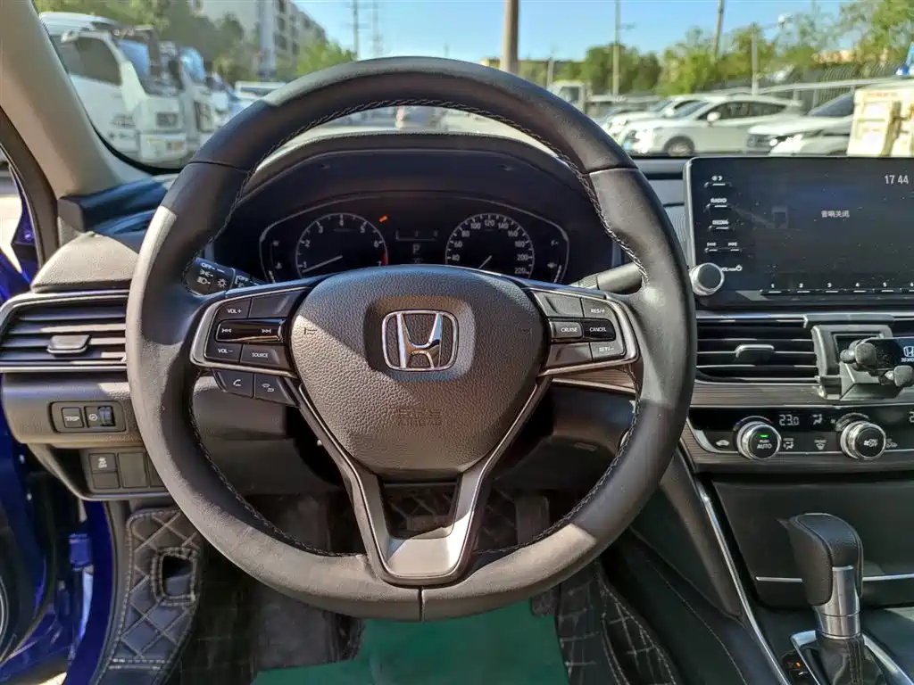 Honda Accord 2018 — фото 12