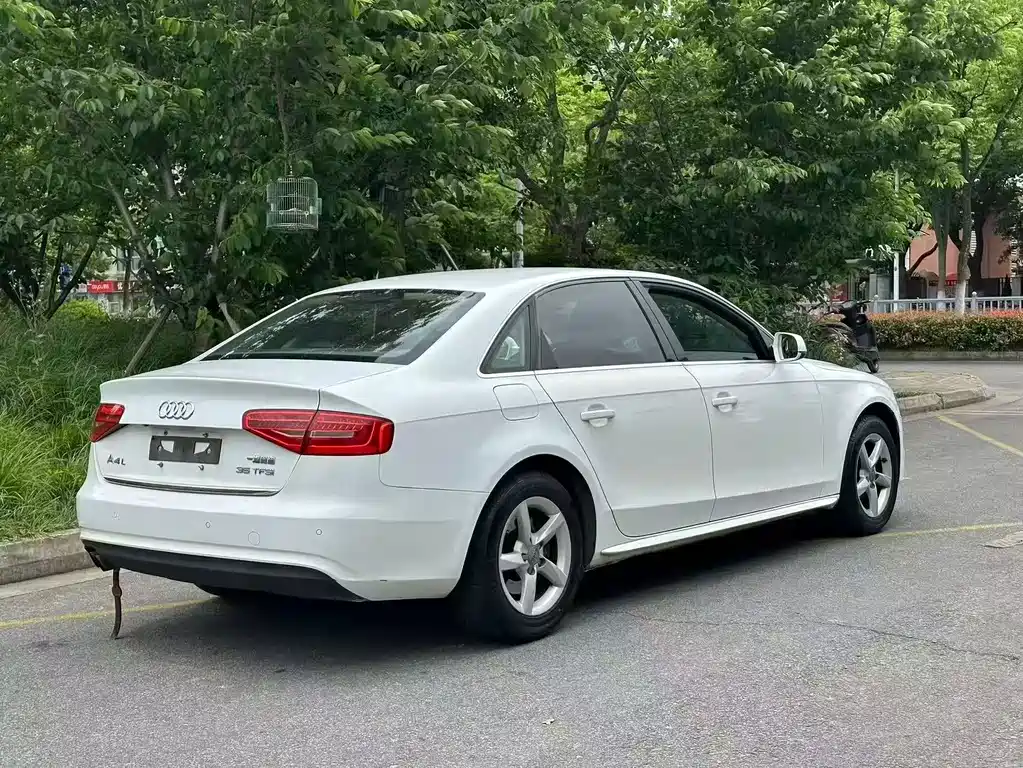 Audi A4L 2012