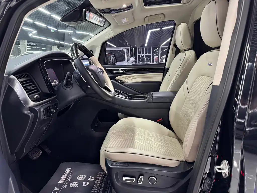 GAC Trumpchi M8 2022 — фото 10
