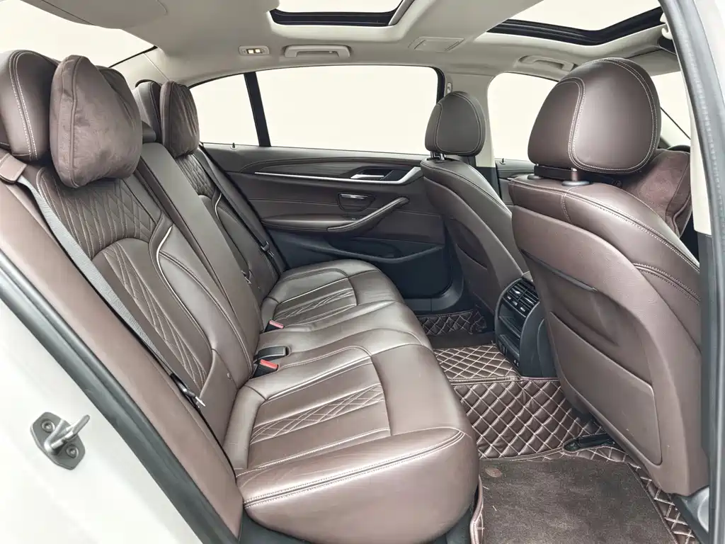 BMW 5 Series 2020 — фото 14