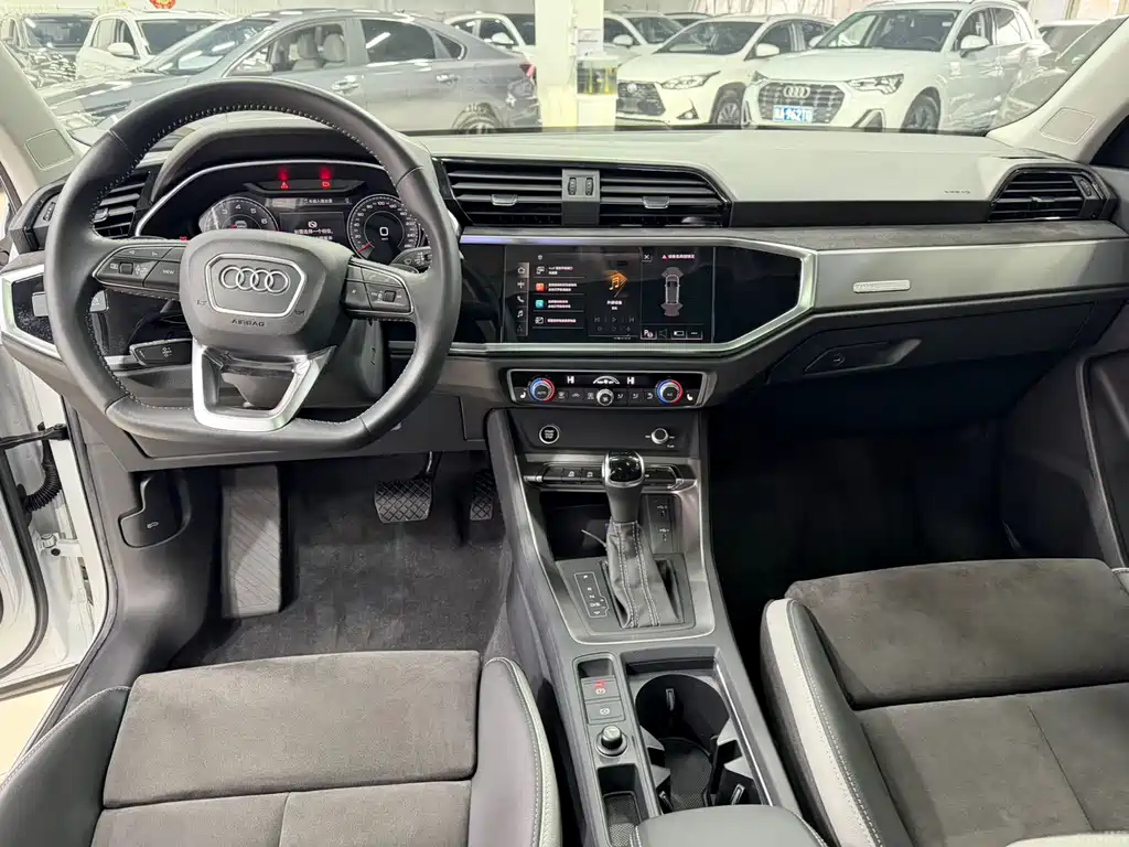 Audi Q3 2022 — фото 16