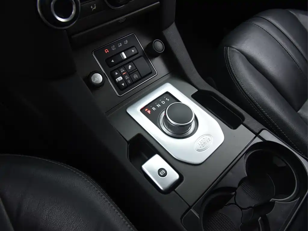 Land Rover Discovery 2016 — фото 9