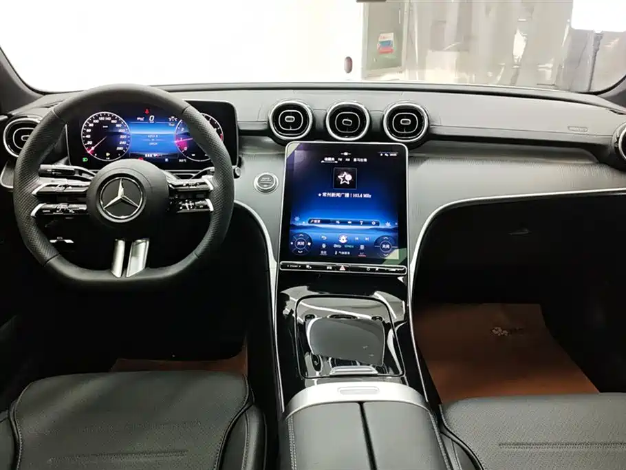 Mercedes-Benz C-Class 2023 — фото 12