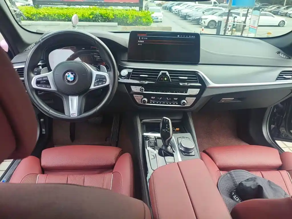 BMW 5 Series 2021 — фото 10