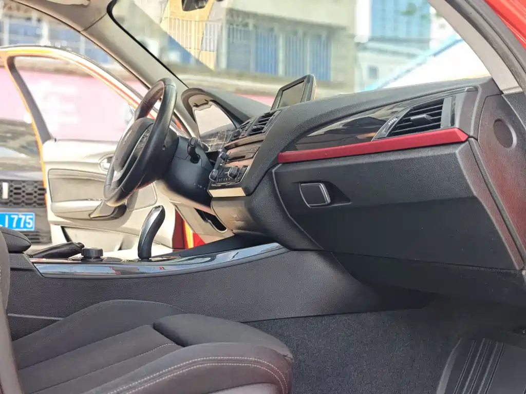 BMW 1 Series 2015 — фото 12
