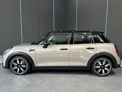 MINI MINI 2023