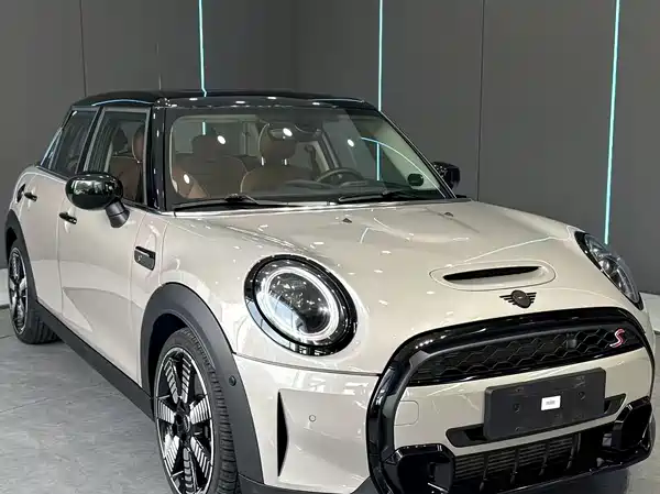 MINI MINI 2023