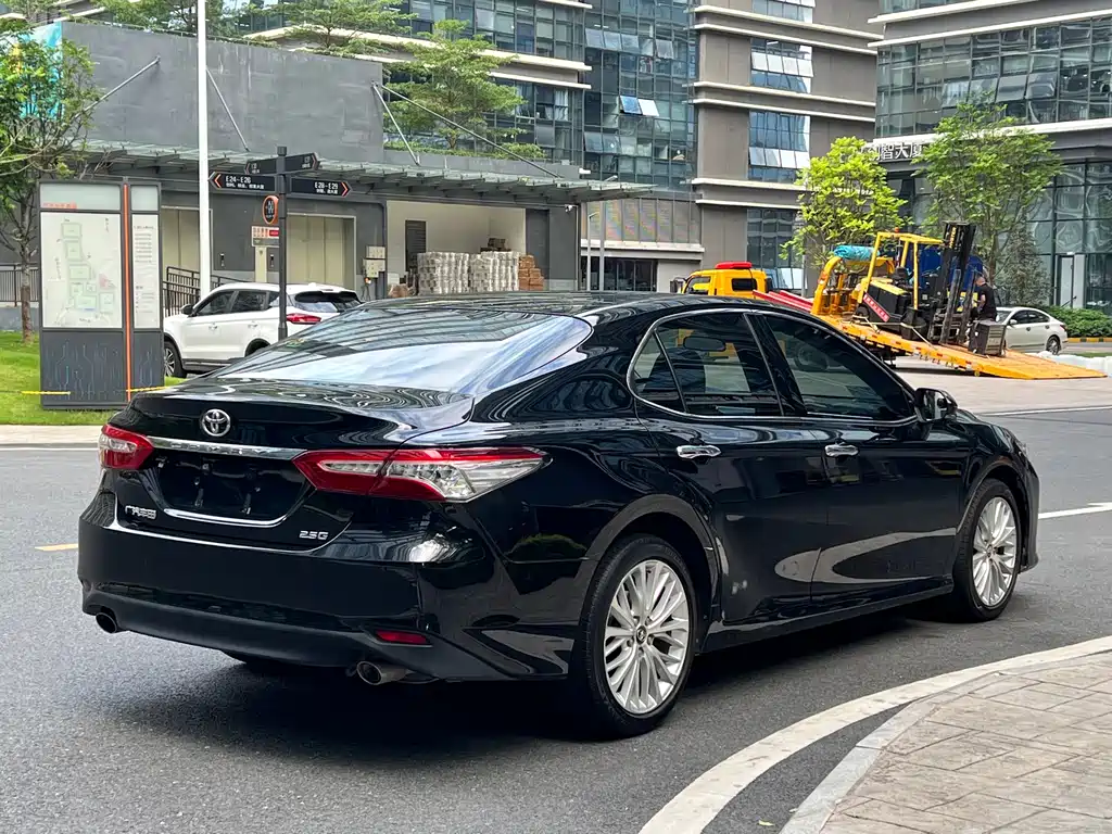 Toyota Camry 2020 — фото 11