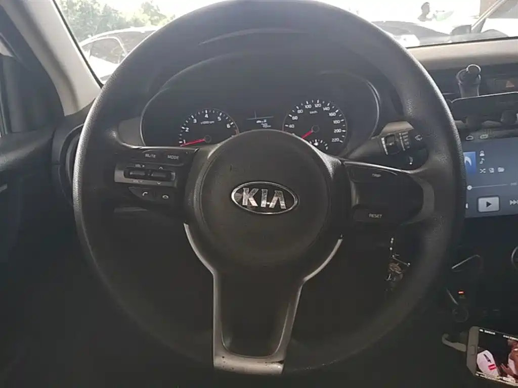 Kia K2 2017 — фото 11