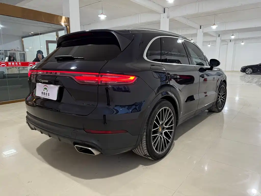 Porsche Cayenne Hybrid 2023